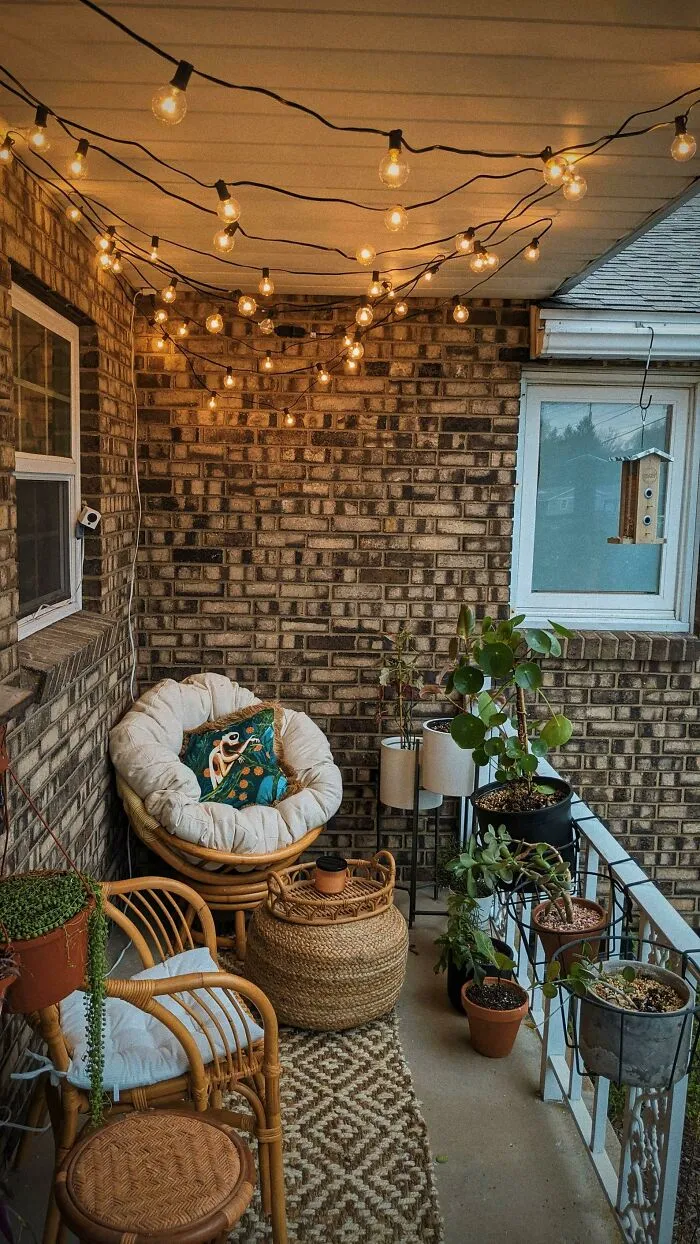 Mi rincón de lectura en el porche de casa durante el verano, en Ohio
