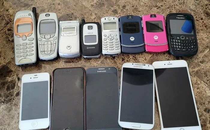 Mis padres tienen la evolución de los teléfonos móviles en el cajón de la cocina
