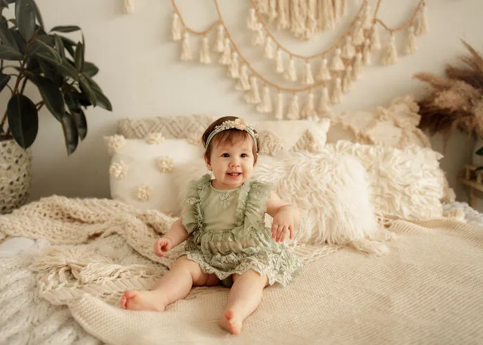 I Gave This Toddler A Photoshoot (11 Pics)