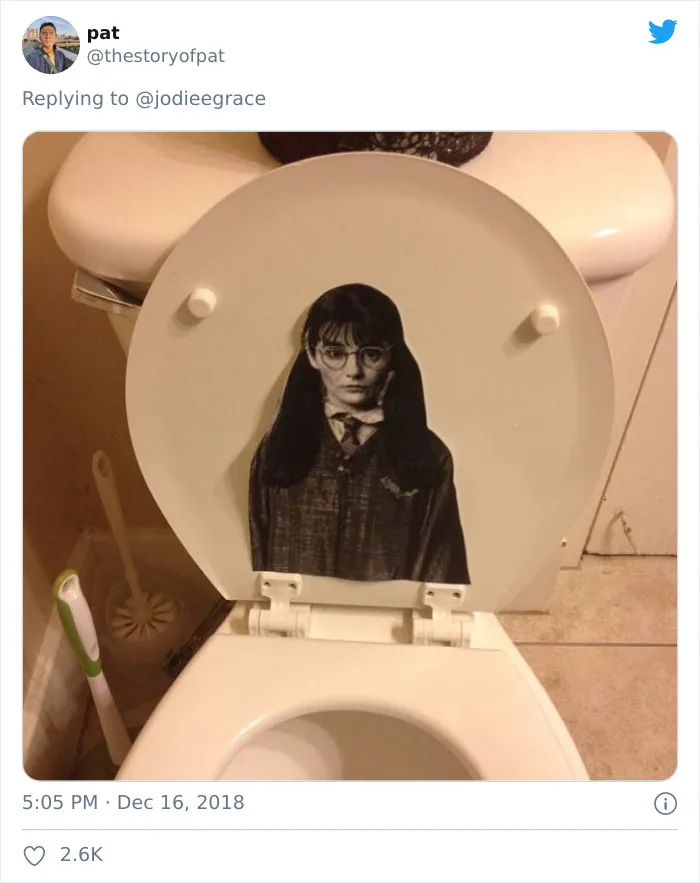 People On Twitter Share Pics Of Weird Stuff In Guys' Bathrooms And Here Are 35 Of The Best Ones