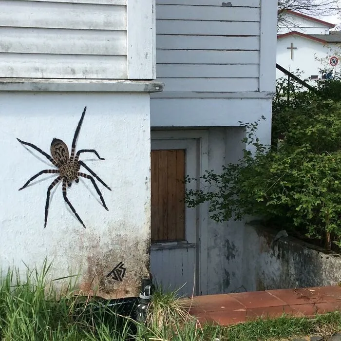 Un artista hace que las calles sean menos aburridas creando grafitis que interactúan con el entorno (30 nuevas fotos)