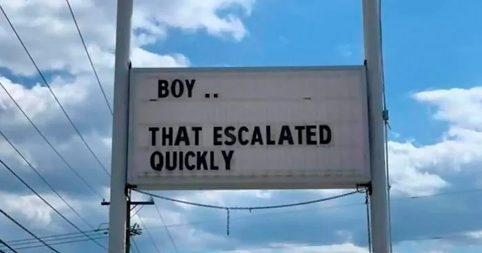 This Town Has A Sign War Going On Between Many Businesses And It's Entertaining The Locals (20 Pics)