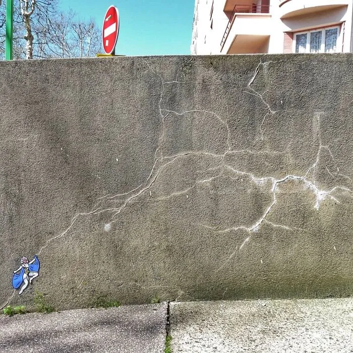 35 Humorous Street Art Pieces Incorporated Into The Streets Of Paris By OakOak (New Pics)