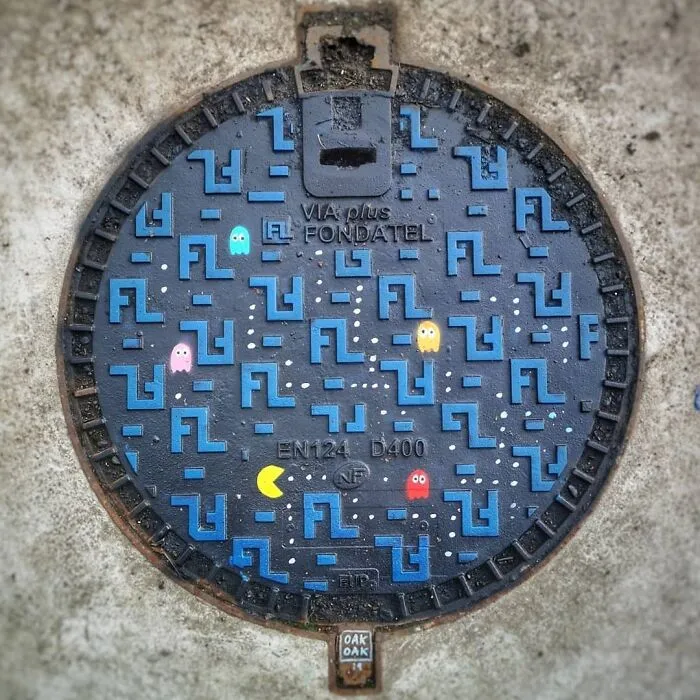 35 Divertidas obras de arte urbano incorporadas a las calles de París, por OakOak