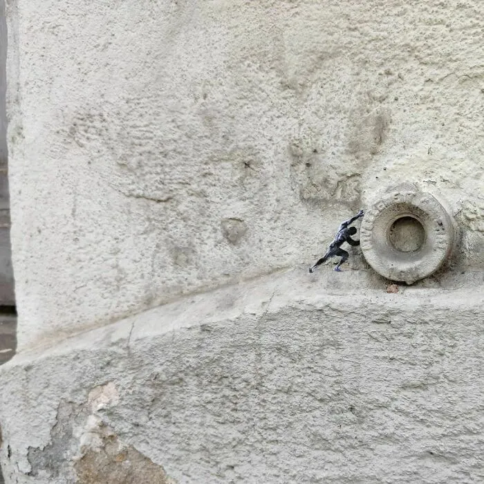 35 Humorous Street Art Pieces Incorporated Into The Streets Of Paris By OakOak (New Pics)