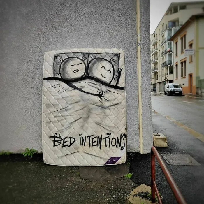 "Bed Intentions" ๐๐
#bed #badintentions #funny #bedart #streetart #urbanintervention #art #urban #arturbain #oakoak #matelas #lit #angel #hug