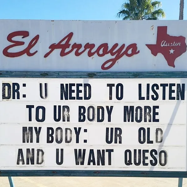43 Divertidos letreros del legendario restaurante tex-mex "El Arroyo"