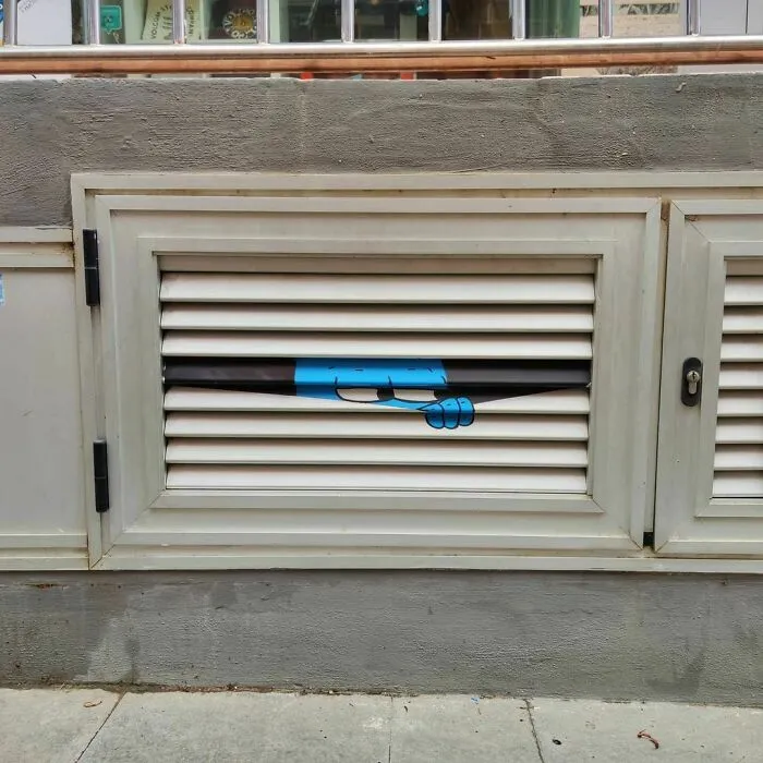 35 Divertidas obras de arte urbano incorporadas a las calles de París, por OakOak