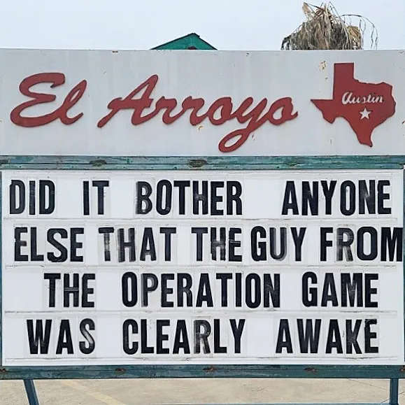 43 Divertidos letreros del legendario restaurante tex-mex "El Arroyo"