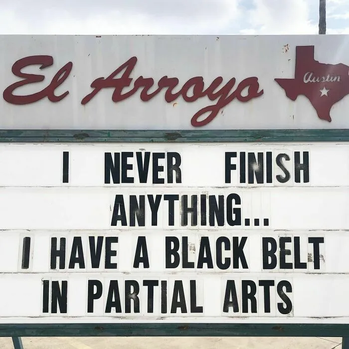 43 Divertidos letreros del legendario restaurante tex-mex "El Arroyo"