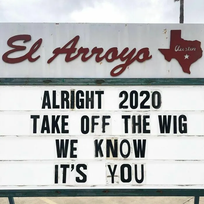 43 Divertidos letreros del legendario restaurante tex-mex "El Arroyo"
