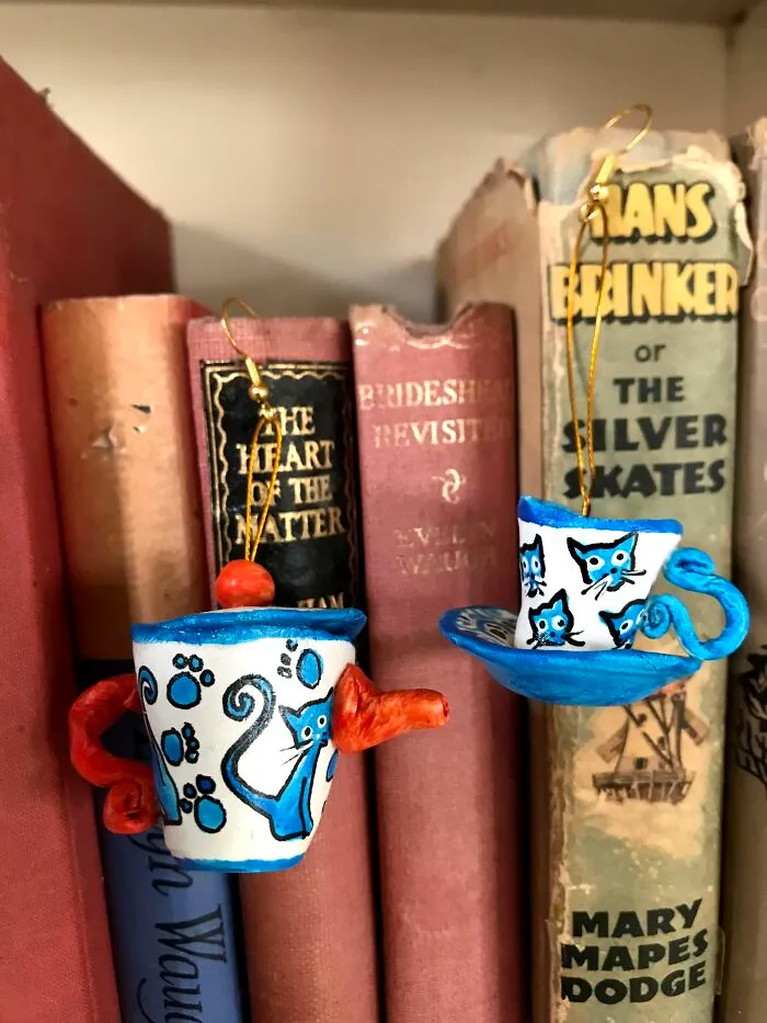 I Made Tiny Wonky Teapot Jewellery To Raise Money For My Cat And Her Stray Friends On The Gili Islands (40 Pics)