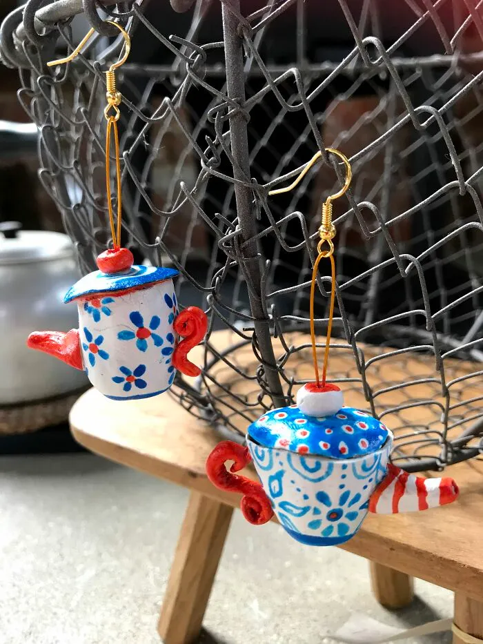 I Made Tiny Wonky Teapot Jewellery To Raise Money For My Cat And Her Stray Friends On The Gili Islands (40 Pics)