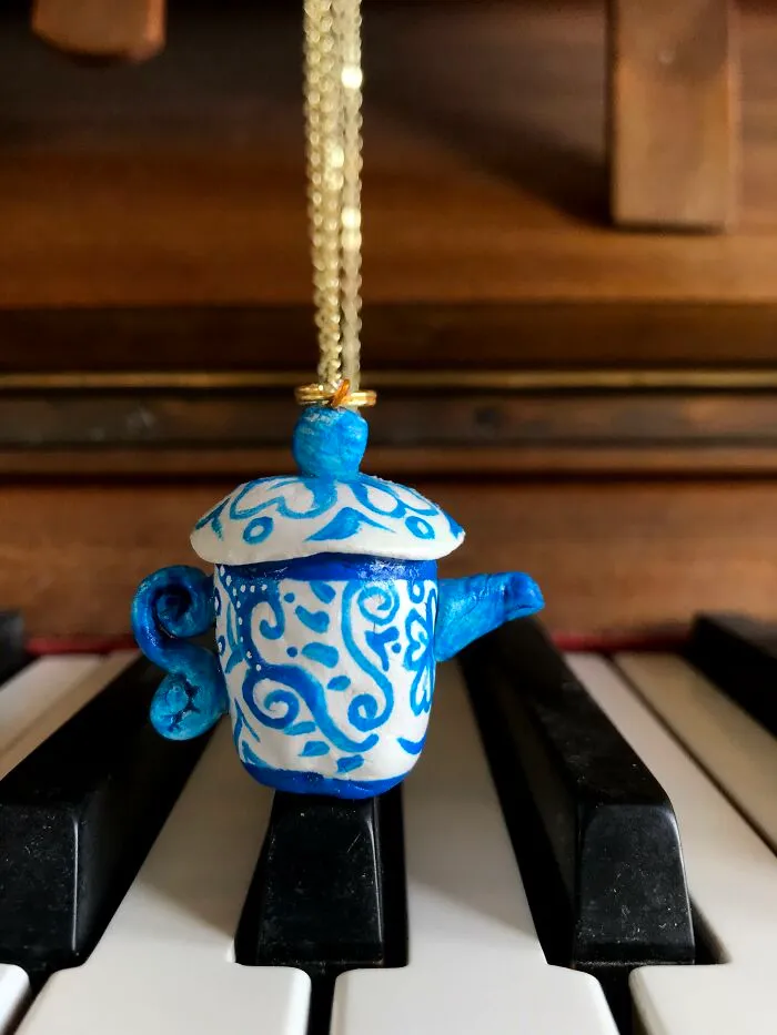 I Made Tiny Wonky Teapot Jewellery To Raise Money For My Cat And Her Stray Friends On The Gili Islands (40 Pics)