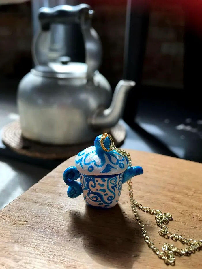 I Made Tiny Wonky Teapot Jewellery To Raise Money For My Cat And Her Stray Friends On The Gili Islands (40 Pics)