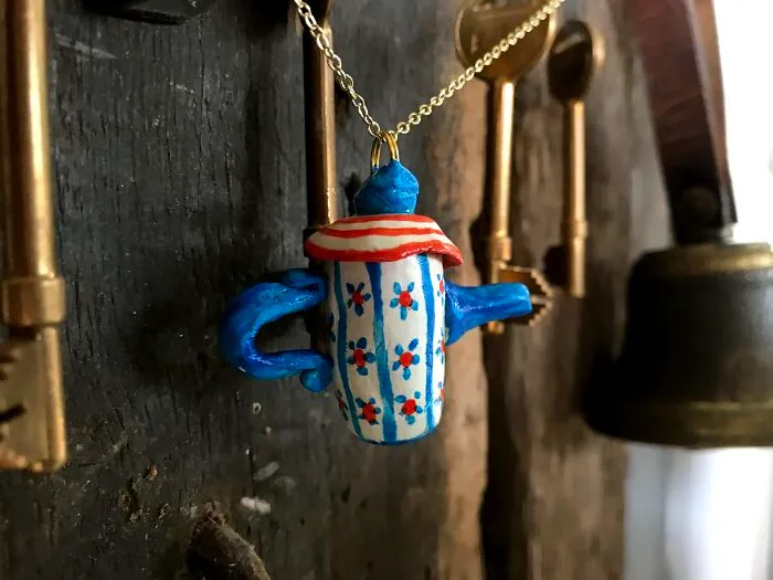 I Made Tiny Wonky Teapot Jewellery To Raise Money For My Cat And Her Stray Friends On The Gili Islands (40 Pics)