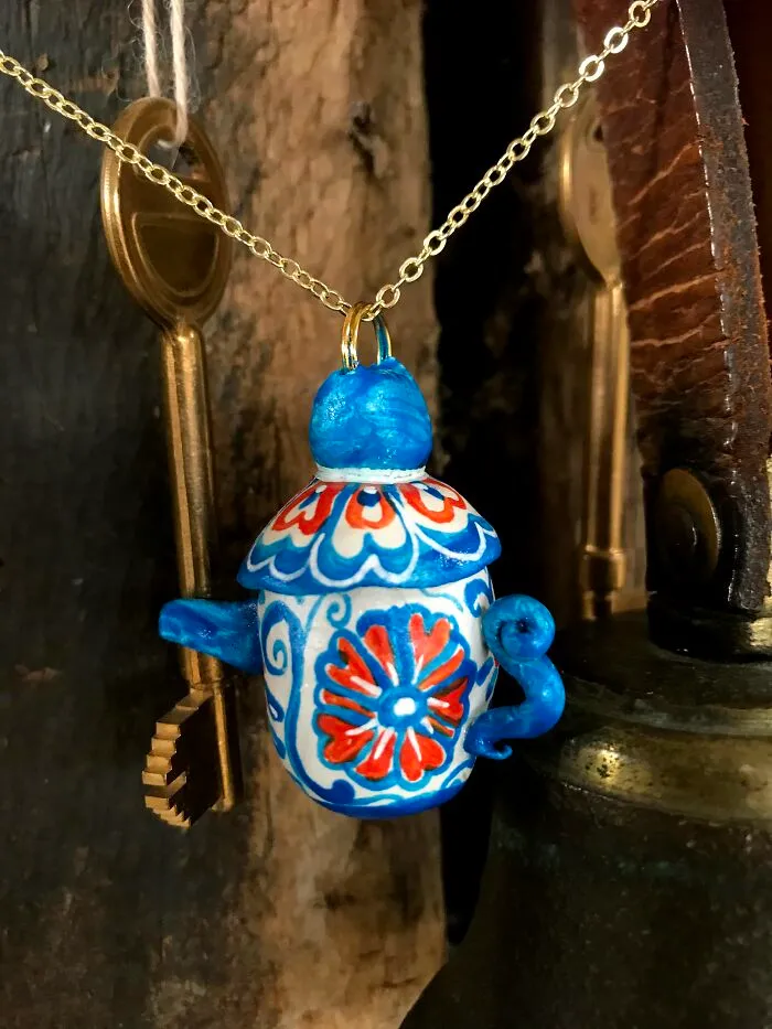 I Made Tiny Wonky Teapot Jewellery To Raise Money For My Cat And Her Stray Friends On The Gili Islands (40 Pics)