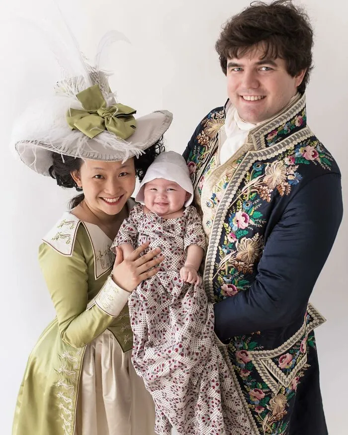 This Anesthesiologist Recreates Historical Clothes From The 1700s (30 Pics)