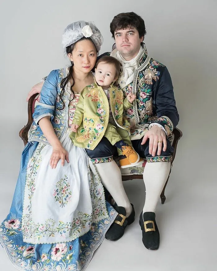 This Anesthesiologist Recreates Historical Clothes From The 1700s (30 Pics)