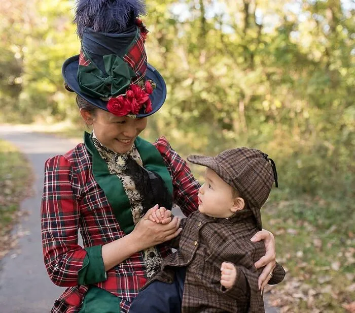 This Anesthesiologist Recreates Historical Clothes From The 1700s (30 Pics)