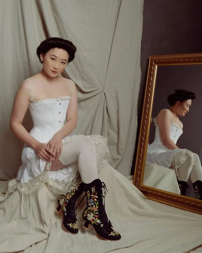This Anesthesiologist Recreates Historical Clothes From The 1700s (30 Pics)