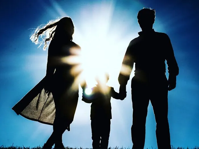 25 Historias inquietantes que contaron niños sobre sus “vidas pasadas”, compartidas en este grupo online