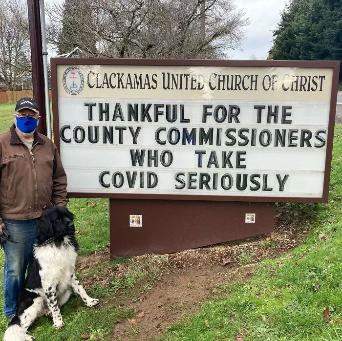 Esta iglesia se vuelve viral por su actitud receptiva y sus carteles épicos (35 fotos)