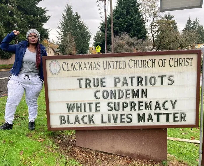 Esta iglesia se vuelve viral por su actitud receptiva y sus carteles épicos (35 fotos)