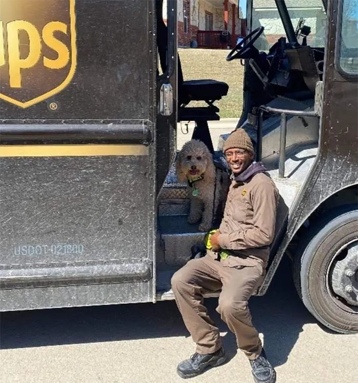 35 Conductores de UPS que se encontraron perros en sus rutas y compartieron las fotos en este grupo (Nuevas imágenes)