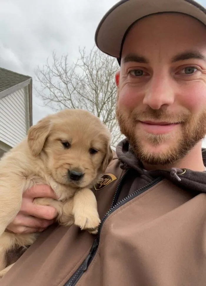 35 Conductores de UPS que se encontraron perros en sus rutas y compartieron las fotos en este grupo (Nuevas imágenes)