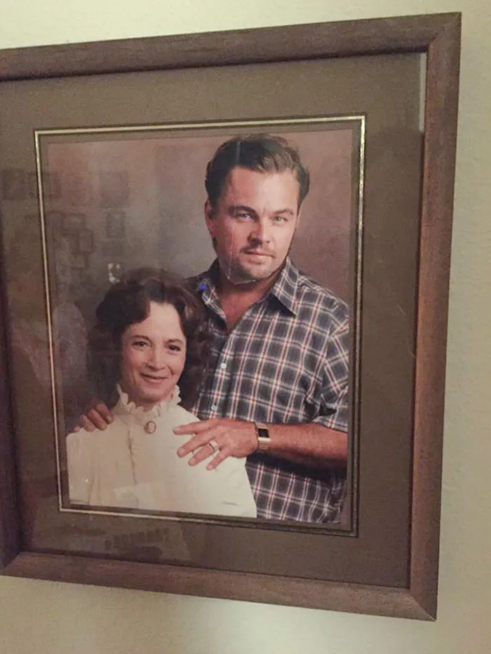 Mi abuela puso un recorte de Leo di Caprio sobre la imagen de su marido fallecido (no era un buen hombre). Es la versión antigua del photoshop