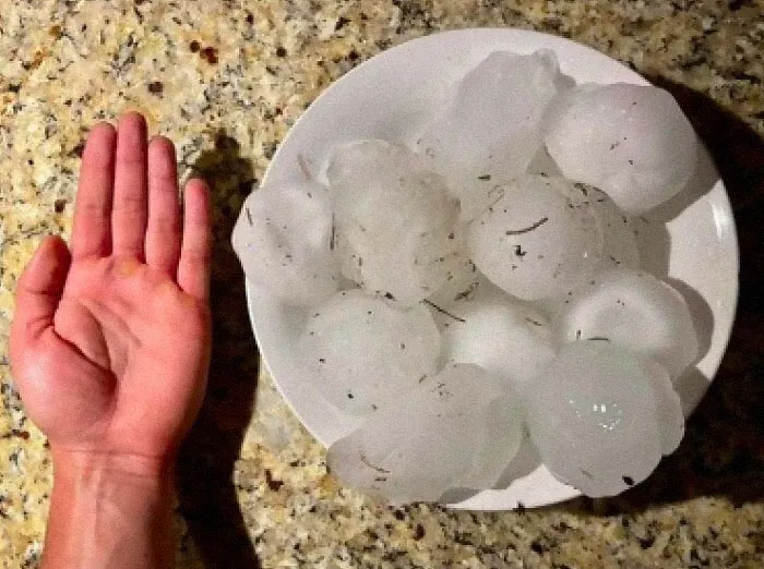 El granizo "gorila" golpeó Texas y Oklahoma anoche, y así es como se vio (30 fotos)