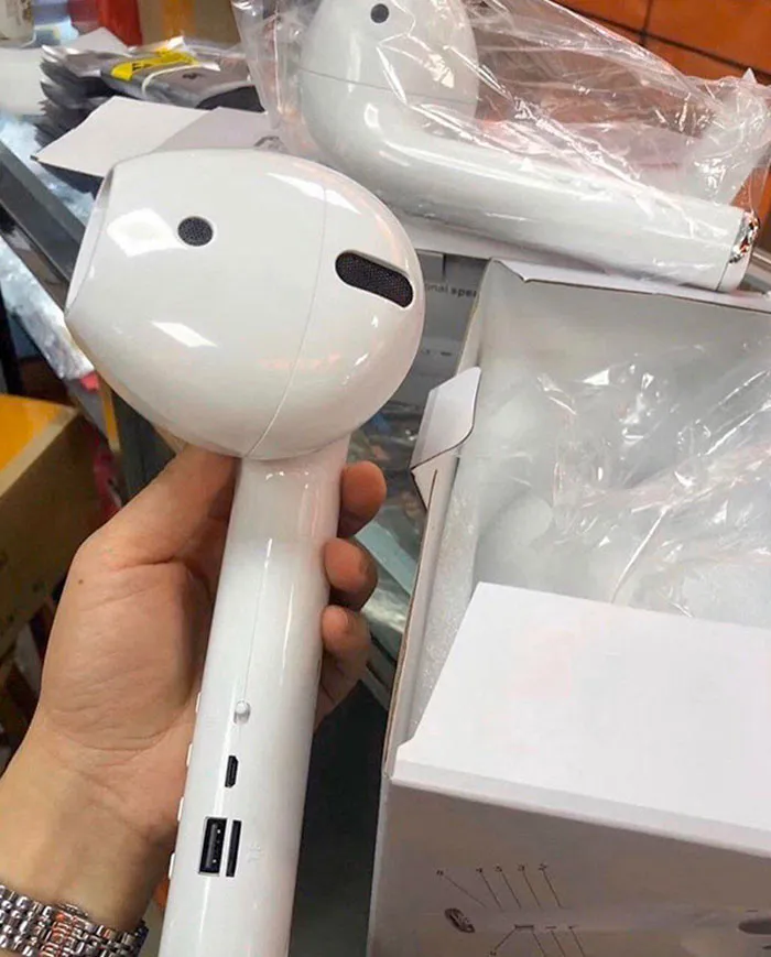 Así que hoy recibí mis AirPods de Amazon. Dios estos son enormes