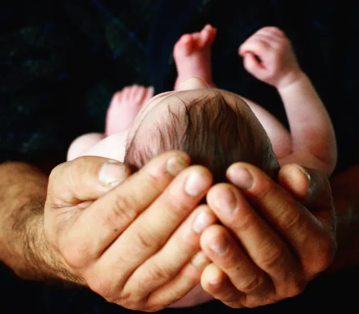 20 Padres estadounidenses comparten experiencias de permisos parentales que muestran lo absurdo del sistema
