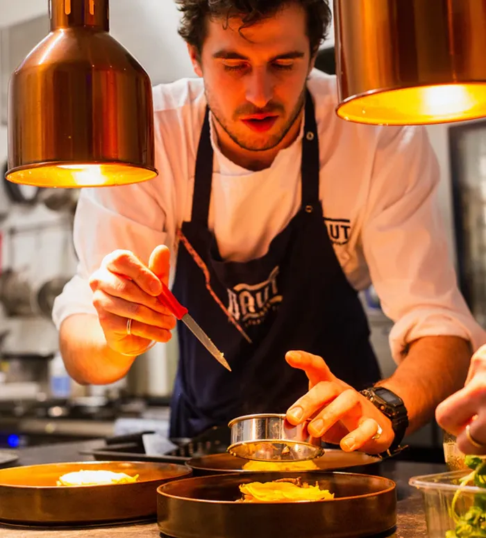 30 Chefs Reveal Restaurant "Red Flags" That Indicate You Should Eat Somewhere Else