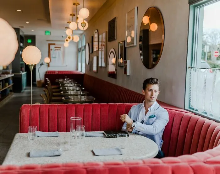 30 Chefs Reveal Restaurant "Red Flags" That Indicate You Should Eat Somewhere Else