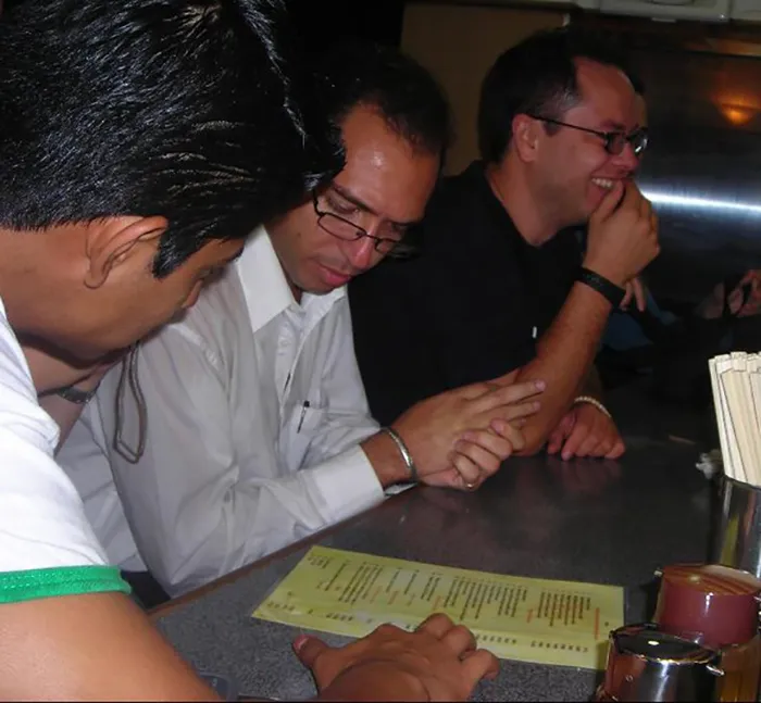 30 Chefs Reveal Restaurant "Red Flags" That Indicate You Should Eat Somewhere Else