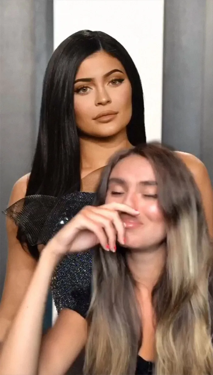 Kylie Jenner - Descrita por una azafata