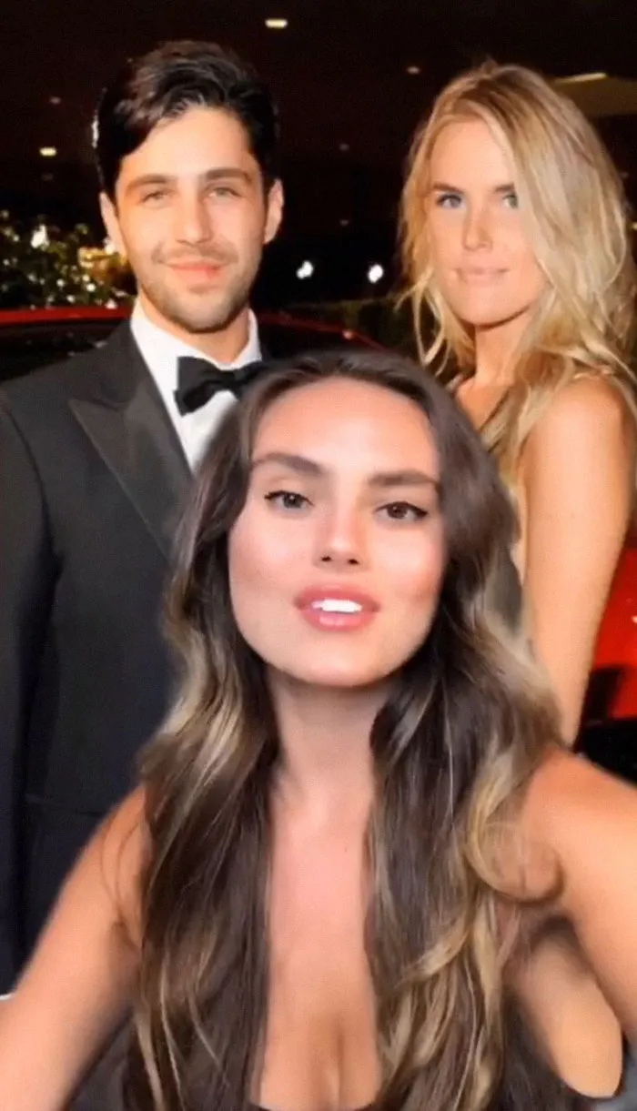 Josh Peck - Descrito por una azafata