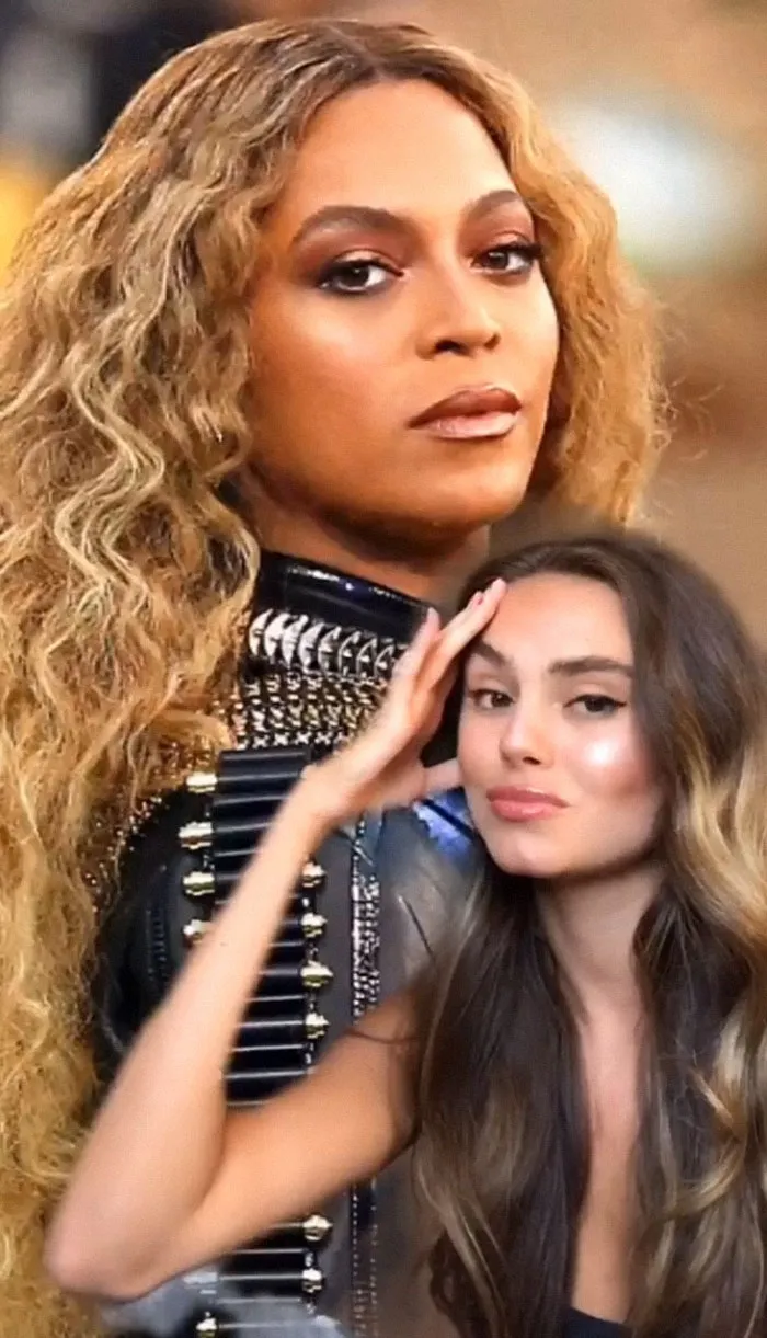 Beyonce - Descrita por una azafata