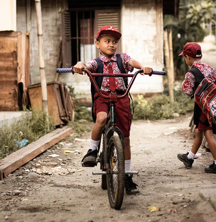 25 Normas estúpidas y alucinantes que se impusieron en algunas escuelas