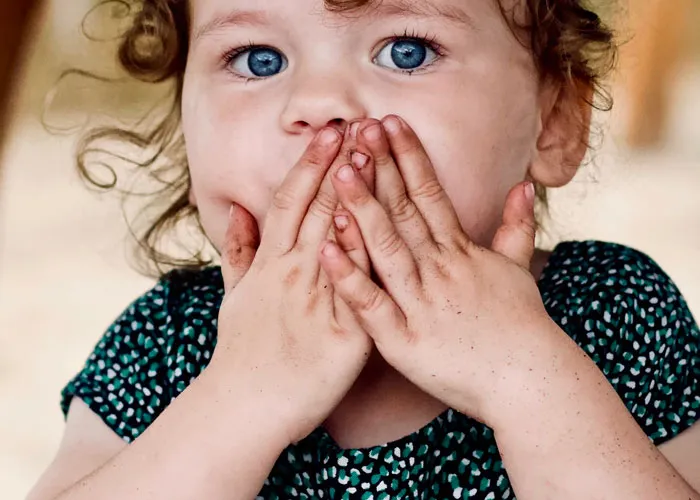 Estas niñeras comparten los secretos más oscuros que han descubierto al trabajar para familias aparentemente normales (20 historias)