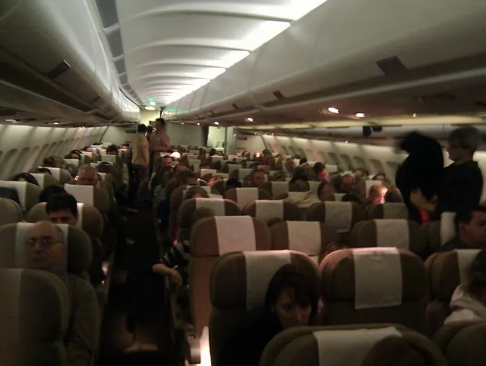 Estos pilotos y auxiliares de vuelo comparten 25 cosas molestas que hacen los pasajeros