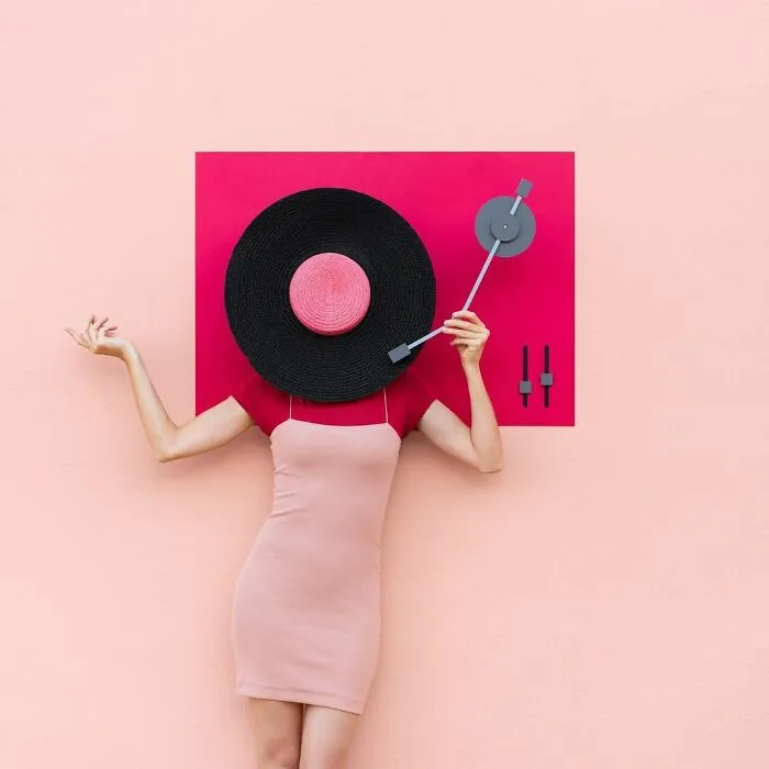 30 Shots Combining Perfectly Executed Poses And Interactions With Architecture By A Photography Duo Couple