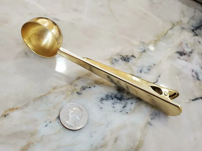 Small Scoop With Alligator Clip As The Handle. Found It Cleaning Out The Kitchen