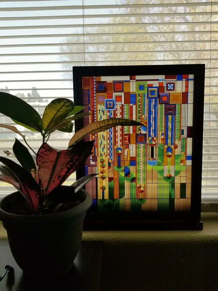 He estado buscando un trozo de vitral y encontré esto