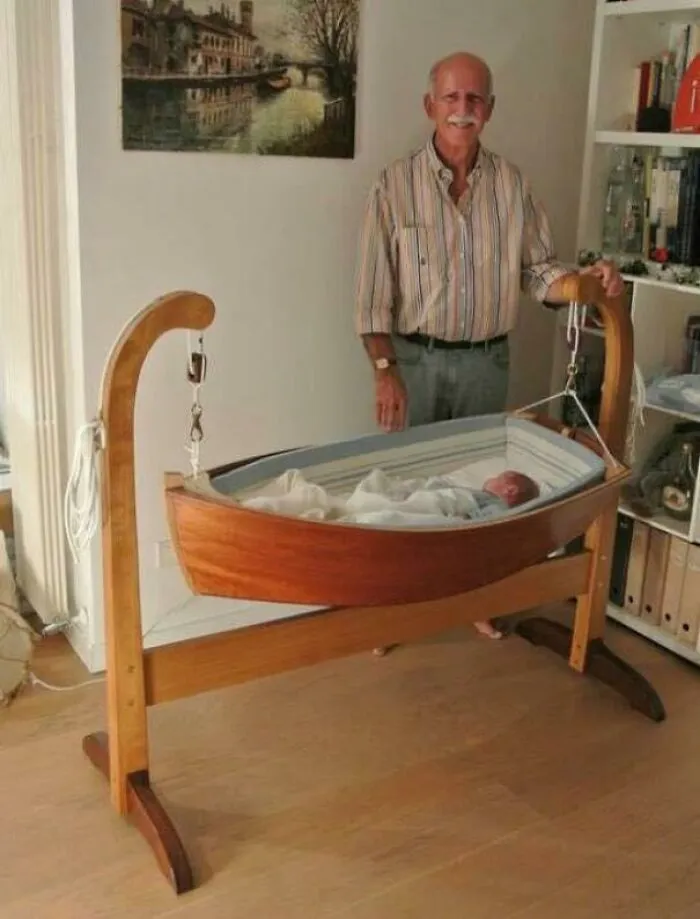 El abuelo hizo una increíble cuna para su nieto