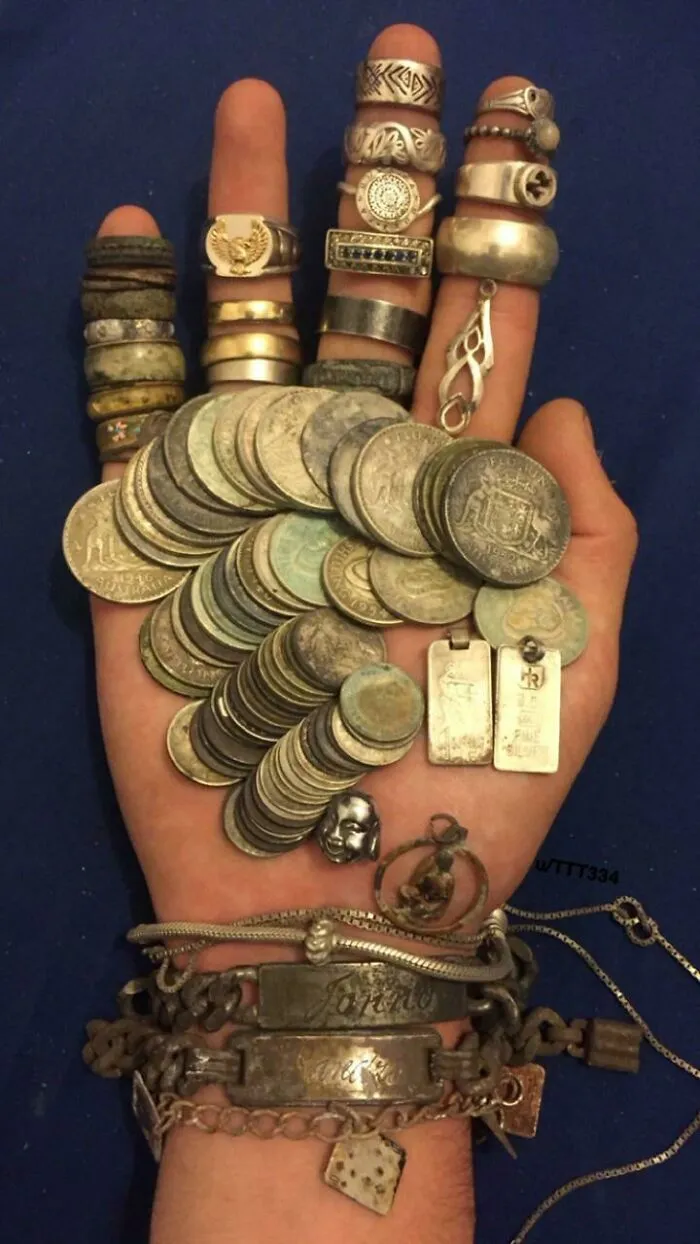Metal Detecting In Australia, Minus 2 Gold Rings I Returned
