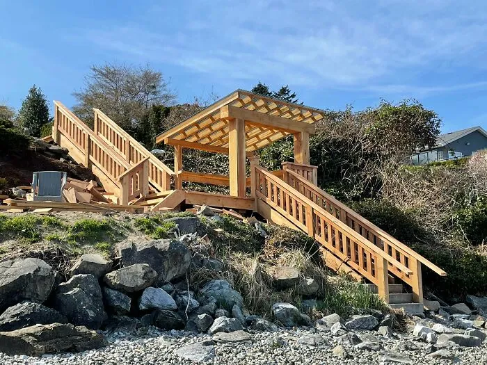 Construí unas escaleras hacia el océano, y un lugar para beber a mitad de camino