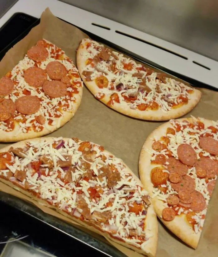 2 Frozen Pizza 1 Tray? No Problem